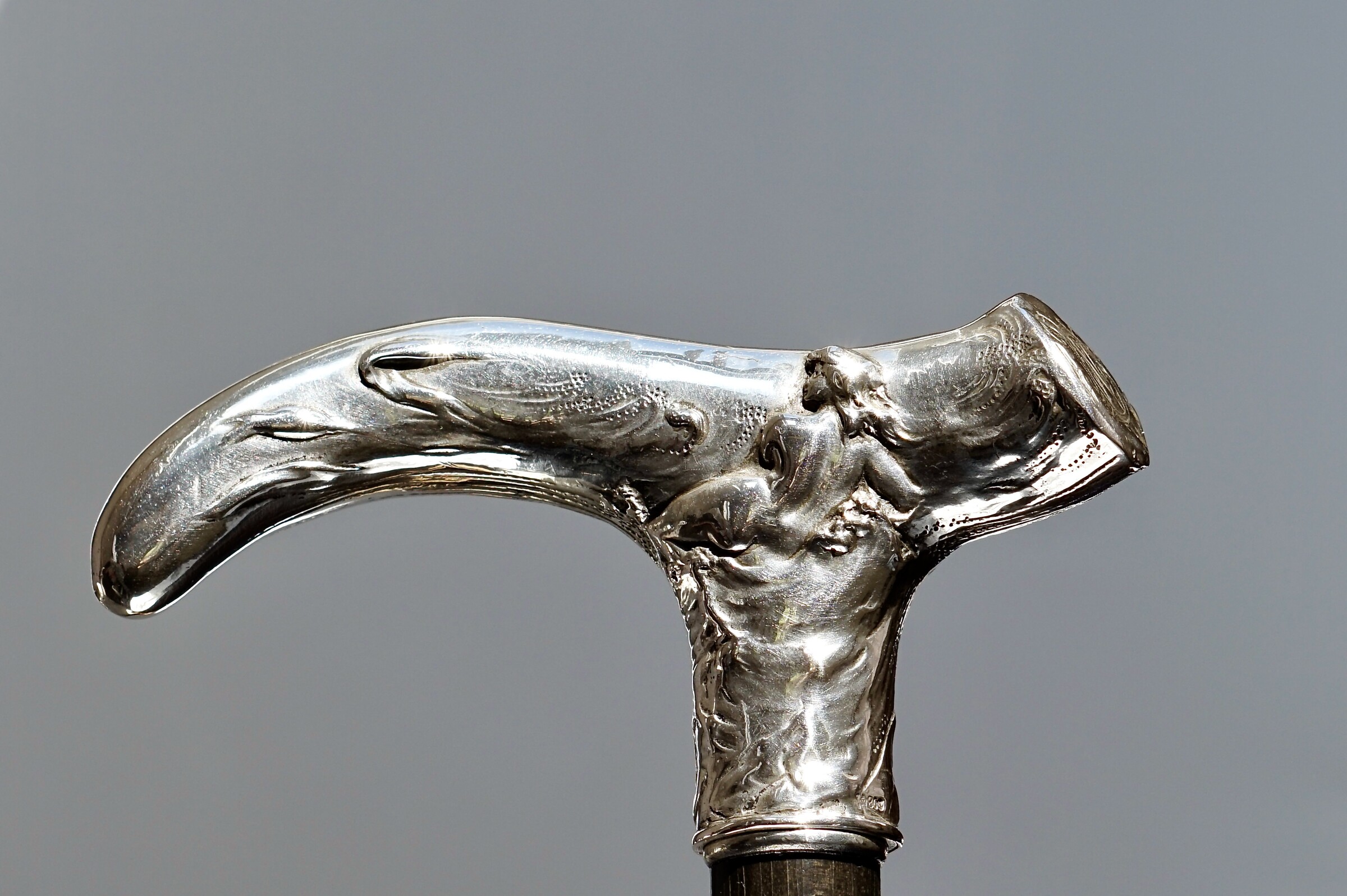 Vintage embossed silver metal handle black lacquered walking cane